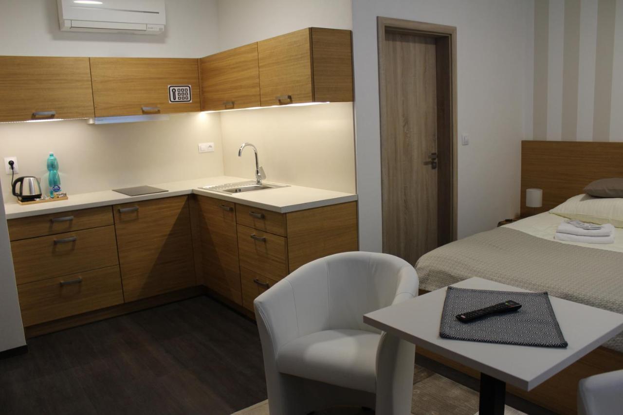 Apartment 461